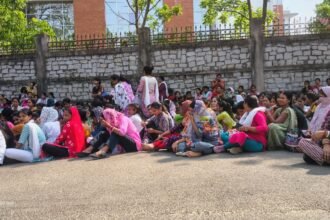 The protest continued for the second day at Orient Craft in Ranchi, with thousands of women protesting outside the gate.
