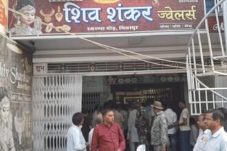 रामगढ़ के शिव शंकर ज्वेलर्स में हुई एक करोड़ की लूट में खुलासा, भारत सरकार के बोर्ड लगी कार में छिपाया था ज्वेलरी, 3 गिरफ्तार, मास्टरमाइंड फरार