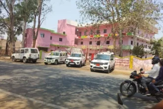 बिहार में रेस्टोरेंट की आड़ में चल रहा था देह व्यापार का खेल,पुलिस ने 80 युवक-युवतियों को पकड़ा