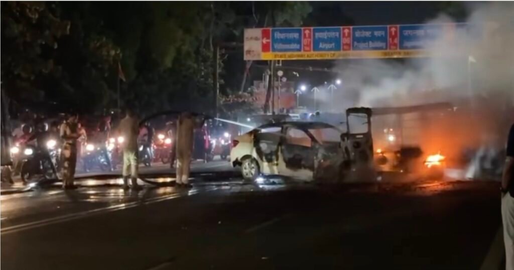 A car and an auto-rickshaw collided near the Jharkhand High Court, both vehicles caught fire.