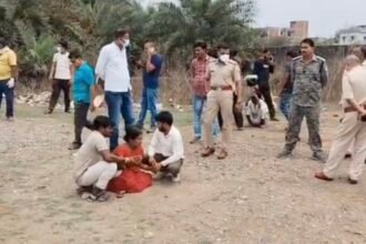 In Jhumri Tilaiya, when the pregnant wife hit him with a rolling pin, the husband killed her with a grinding stone, put the body in a plastic bag and fled.