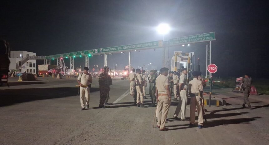 जहानाबाद में NH-22 के टोल प्लाजा पर खूनी झड़प, बारातियों और कर्मचारियों में मारपीट, फायरिंग में दो युवकों को लगी गोली 1 जहानाबाद में NH-22 के टोल प्लाजा पर खूनी झड़प, बारातियों और कर्मचारियों में मारपीट, फायरिंग में दो युवकों को लगी गोली