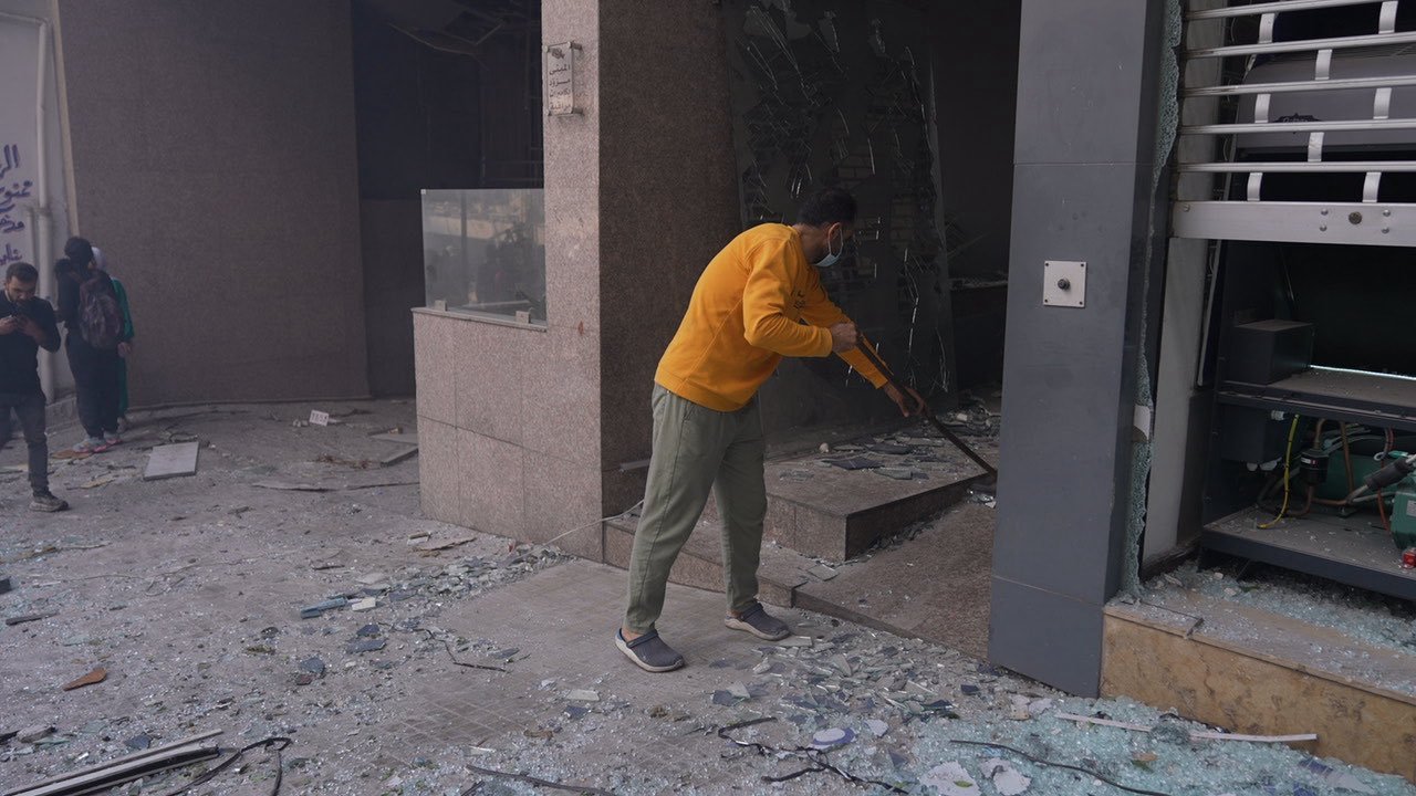 Strait of Hormuz को ईरान ने फिर बंद किया, लेबनान में इसरायली हमले में 250 लोगों के मारे जाने के बाद सीजफायर टूटा 1 https://livedainik.com/iran-re-closes-strait-of-hormuz-breaks-ceasefire-after-israeli-airstrikes-kill-250-in-lebanon/