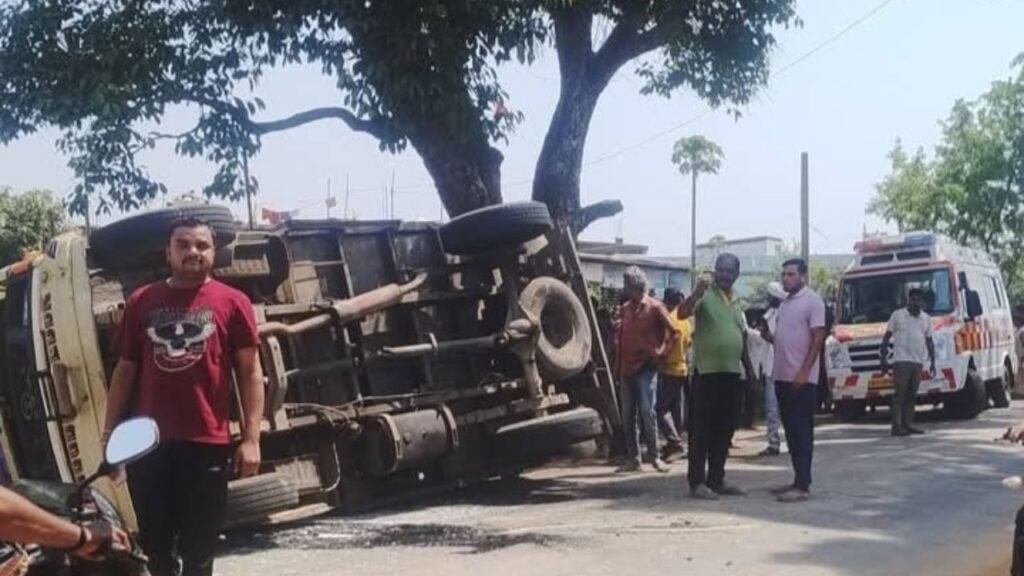 लोहरदगा के कुडू में दर्दनाक सड़क हादसा, ट्रक की टक्कर से एक ही परिवार के तीन लोगों की मौत