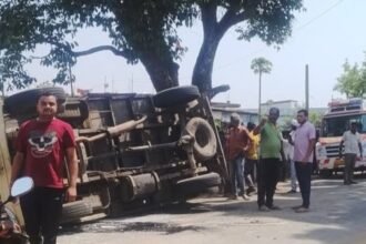 लोहरदगा के कुडू में दर्दनाक सड़क हादसा, ट्रक की टक्कर से एक ही परिवार के तीन लोगों की मौत