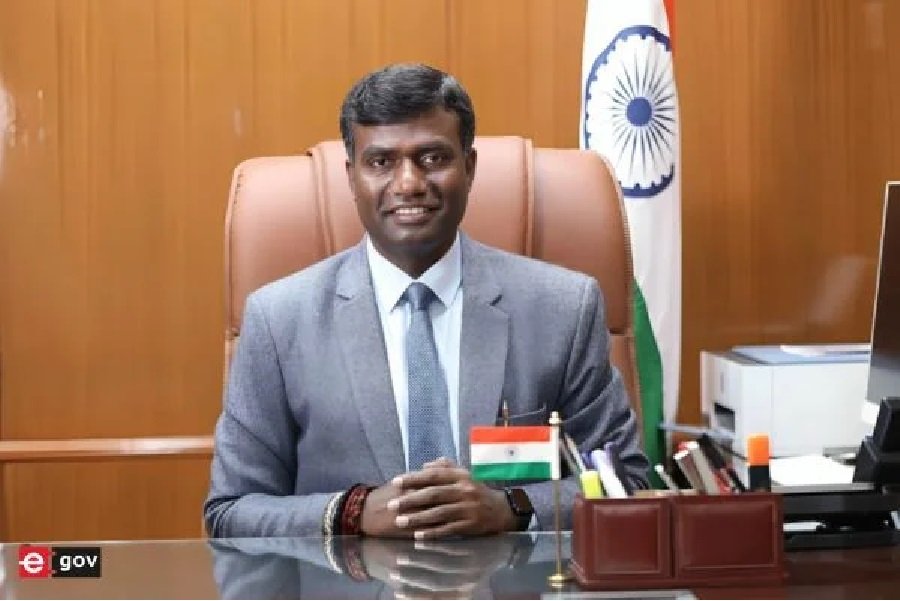 नगड़ी CO पर म्यूटेशन के बदले 30 लाख घूस मांगने का आरोप, रांची DC मंजूनाथ भजन्त्री ने 48 घंटे में मांगा जवाब