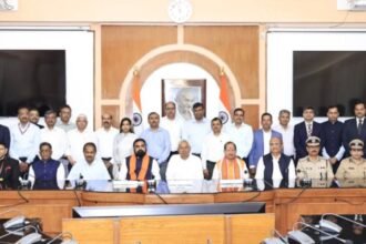 नीतीश कैबिनेट के अंतिम बैठक का हुआ फोटो सेशन, मीटिंग में रहा भावुक माहौल, थोड़ी देर बाद देंगे मुख्यमंत्री पद से इस्तीफा