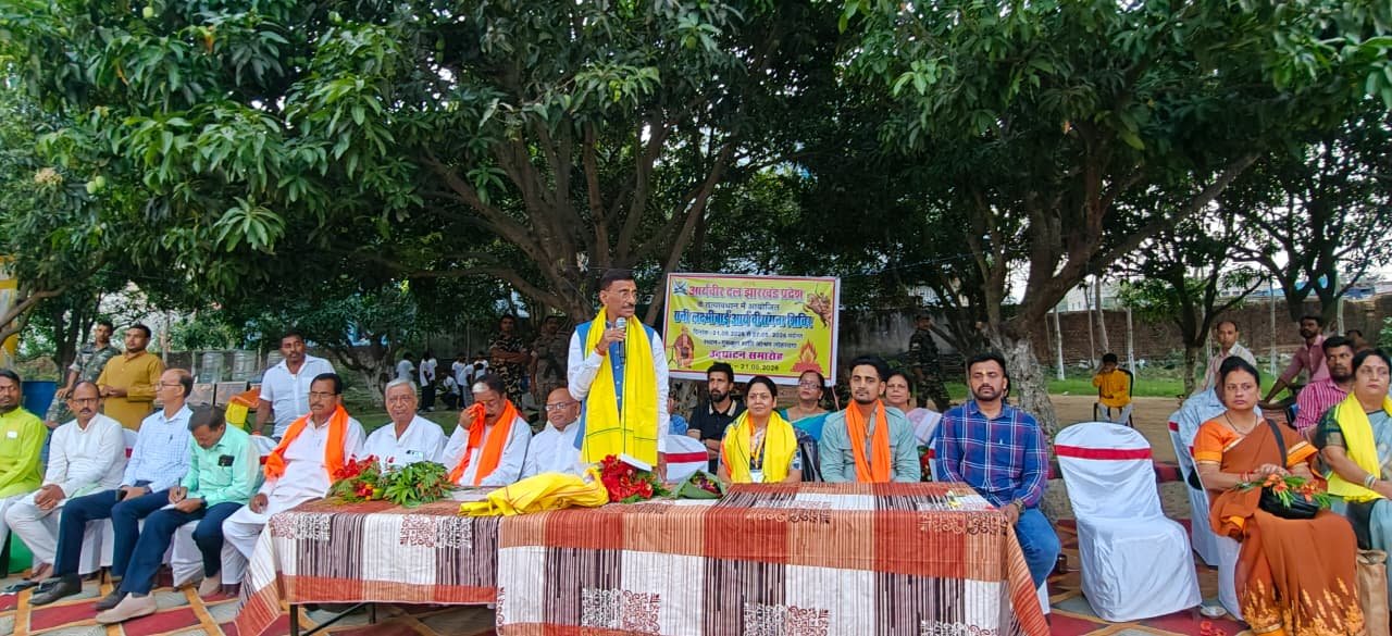 गुरुकुल शांति आश्रम में रानी लक्ष्मीबाई आर्य वीरांगना शिविर में आर्य वीरांगनाओं को केंद्रीय मंत्री संजय सेठ ने किया मार्गदर्शन 1 1 9