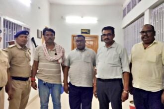 कृषि कार्यालय का बड़ा बाबू रिश्वत लेते गिरफ्तार,दुकान के लाइसेंस के लिए घूस मांगने के आरोप