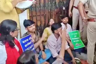 पटना यूनिवर्सिटी की सीनेट बैठक में हंगामा, छात्र संगठनों ने किया जोरदार प्रदर्शन