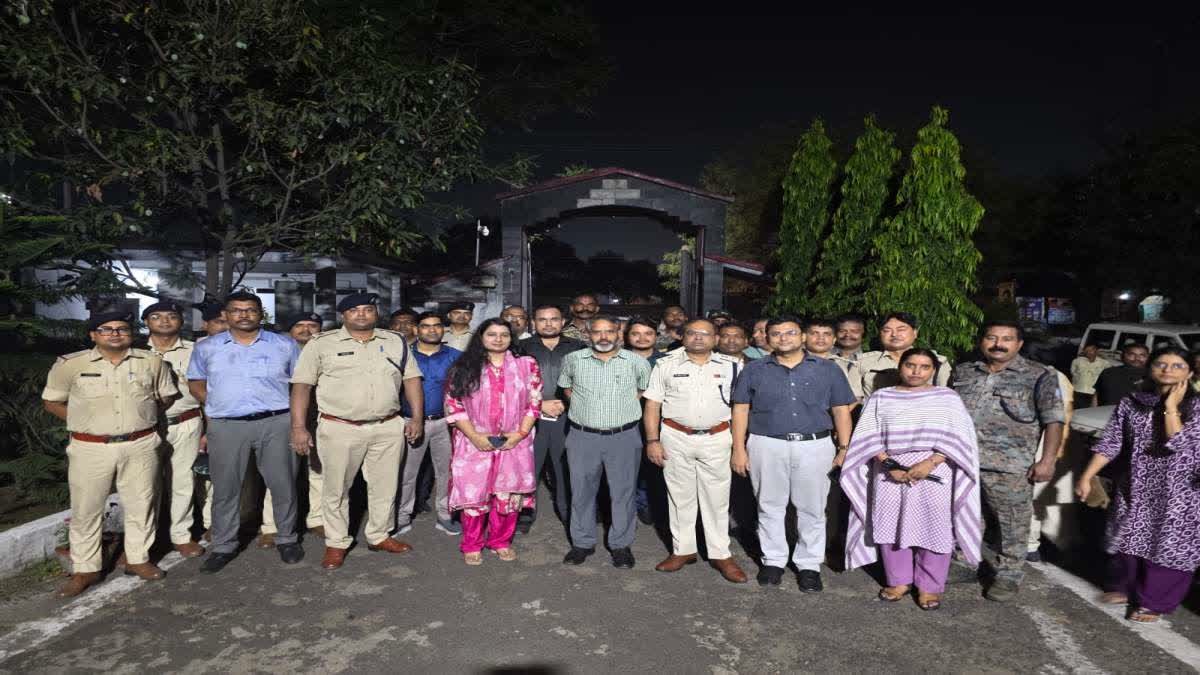 गिरिडीह केंद्रीय कारा में DC-SP ने की छापेमारी, डेढ़ सौ जवान ने एक-एक वार्ड को खंगाला