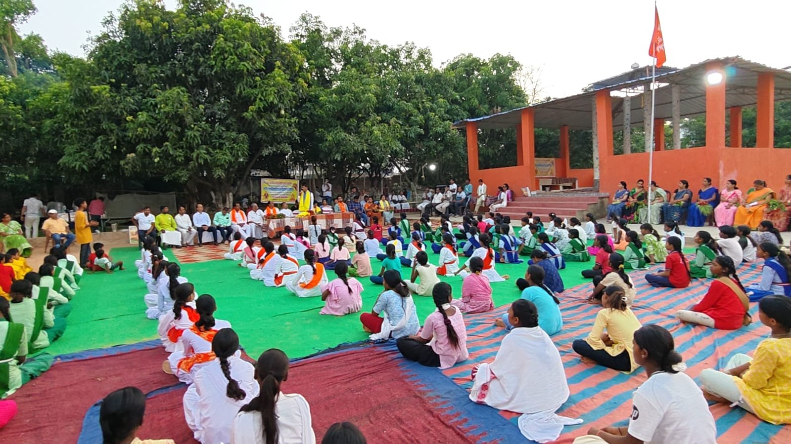 गुरुकुल शांति आश्रम में रानी लक्ष्मीबाई आर्य वीरांगना शिविर में आर्य वीरांगनाओं को केंद्रीय मंत्री संजय सेठ ने किया मार्गदर्शन 2 2 7
