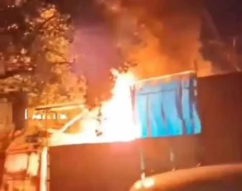 बोकारो में अवैध डीजल गोदाम में लगी आग, मची अफरातफरी