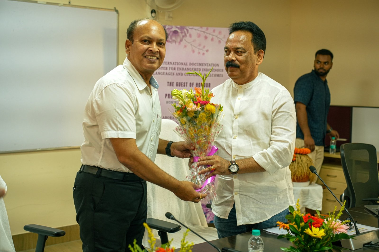 आदिवासी भाषाओं को डिजिटल दुनिया में सम्मानजनक स्थान दिलाना हमारी जिम्मेदारी, DSPMU के कार्यक्रम में बोले सांसद सुखदेव भगत 2 WhatsApp Image 2026 05 13 at 4.37.35 PM
