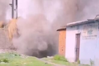 धनबाद के गोधर में भू-धसान से दहशत, तेज धमाके के साथ धंसी जमीन; तीन घरों में दरार, गैस का हो रहा रिसाव