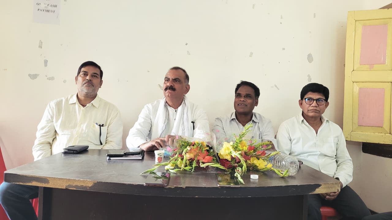 लोहरदगा पहुंचे जिला प्रभारी आलोक कुमार दूबे,संगठन विस्तार एवं मतदाता पुनरीक्षण पर हुई अहम बैठक