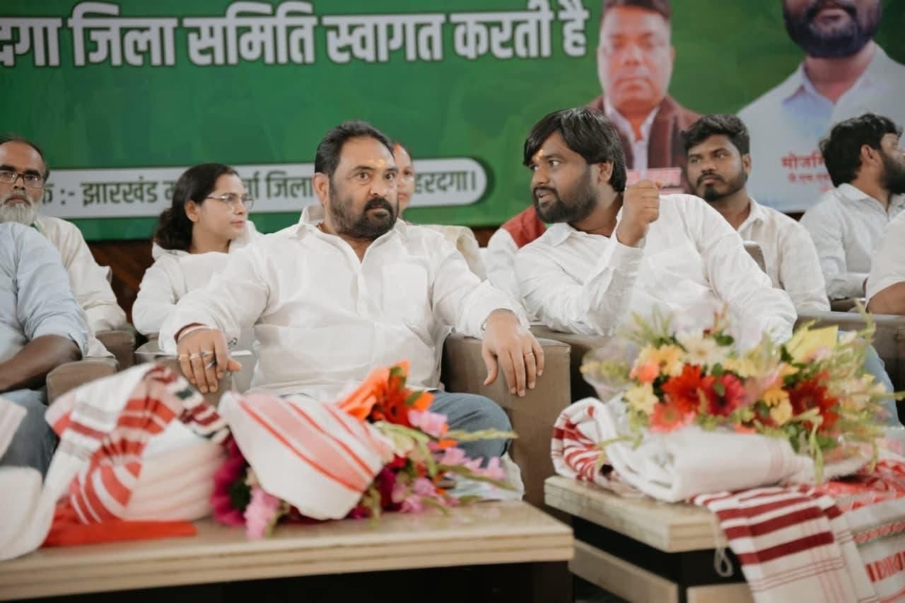 लोहरदगा में JMM के जिला स्तरीय बूथ सम्मेलन में संगठन विस्तार और गठबंधन रणनीति पर मंथन,विनोद पांडे बोले- बूथ कार्यकर्ता ही संगठन की असली ताकत 1 WhatsApp Image 2026 05 25 at 9.19.59 PM