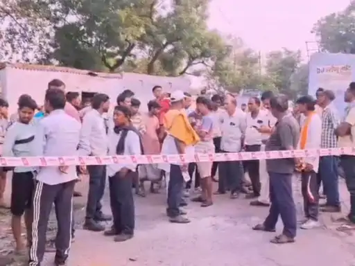 धनबाद के गोधर में भू-धंसान से दहशत, तेज धमाके के साथ धंसी जमीन; तीन घरों में दरार, गैस का हो रहा रिसाव 2 b9afae3d b207 463e 884c deb6b8ac24e7 1779112516277