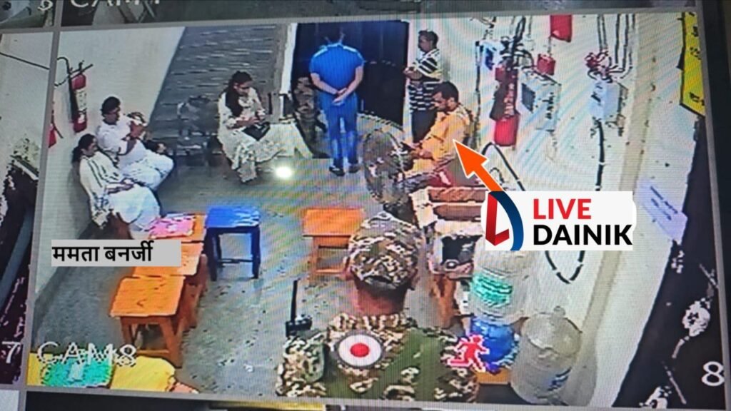 कोलकाता में स्ट्रांग रूम के बाहर ममता बनर्जी का धरना,TMC ने EVM में हेराफेरी का लगाया आरोप,घंटो चला हाई वोल्टेज ड्रामा