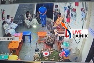 कोलकाता में स्ट्रांग रूम के बाहर ममता बनर्जी का धरना,TMC ने EVM में हेराफेरी का लगाया आरोप,घंटो चला हाई वोल्टेज ड्रामा