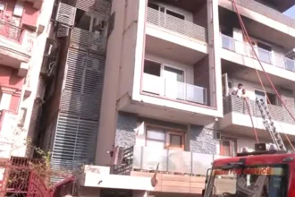 दिल्ली के विवेक बिहार में आठ लोग जिंदा जले, AC ब्लास्ट होने से लगी आग