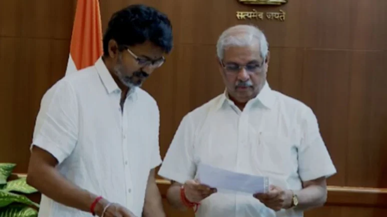 TVK चीफ विजय ने किया सरकार बनाने का दावा,राज्यपाल को सौंपी विधायकों के समर्थन की लिस्ट