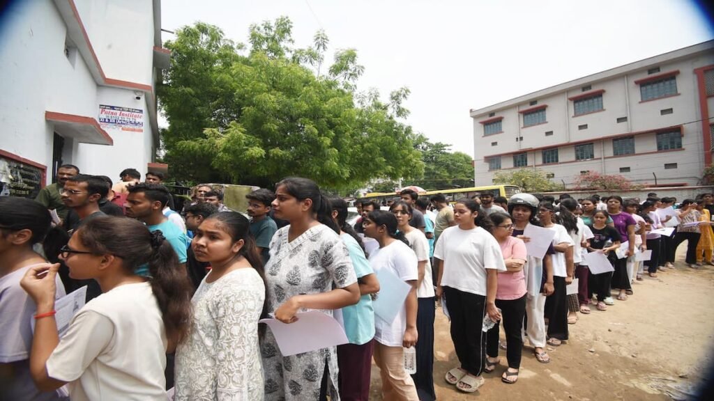 NEET UG Re-examination में सेंधमारी की कोशिशः परीक्षार्थी की जगह बैठे सॉल्वर, पांच मेडिकल छात्रों समेत 24 गिरफ्तार, 40 लाख रुपए में डील
