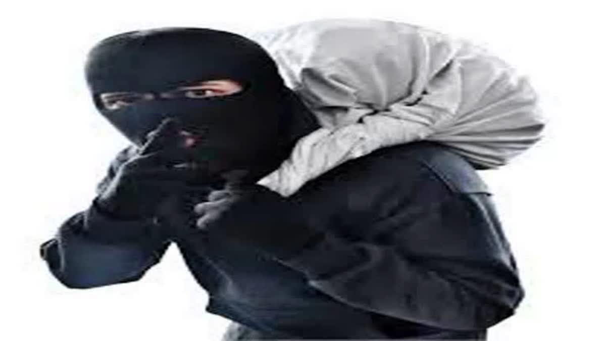 रांची में बंद घर पर चोरों का धावा, डेढ़ लाख नकद समेत 10 लाख के जेवरात उड़ाए