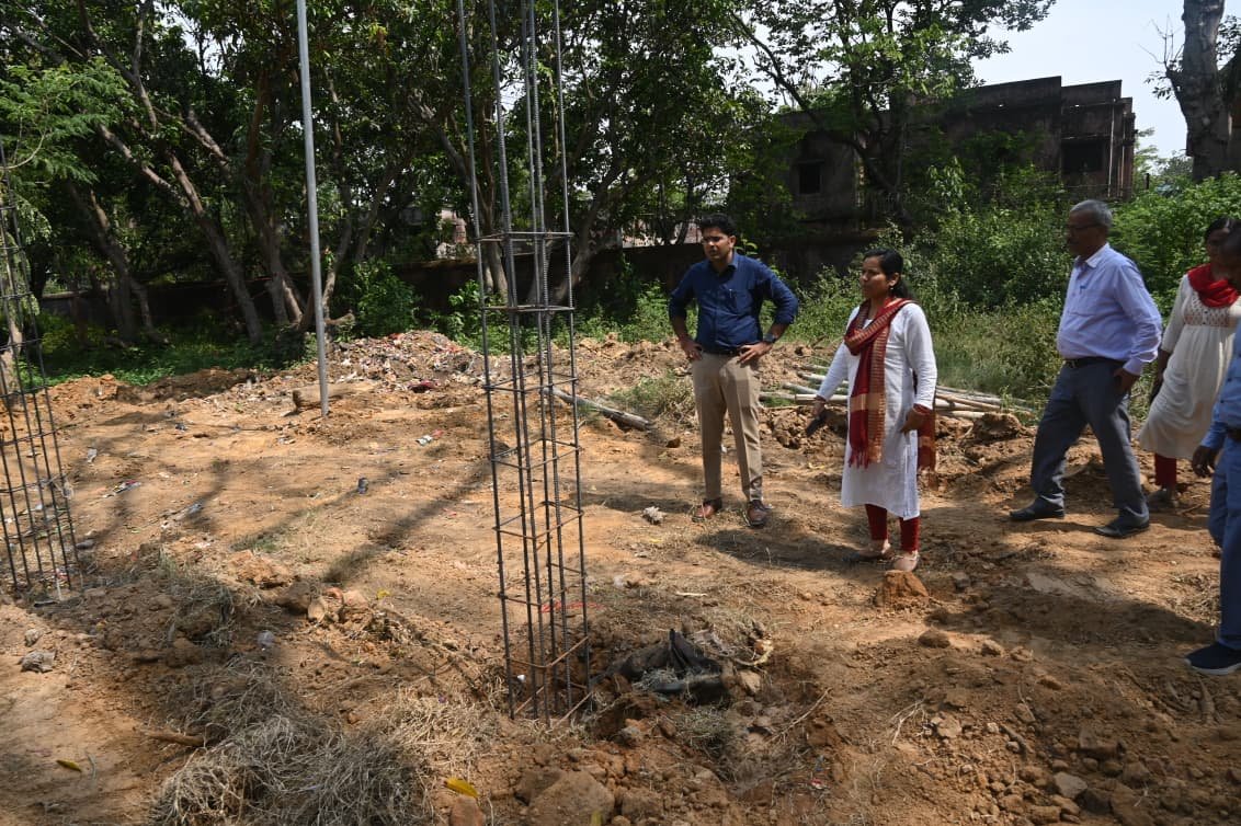 लोहरदगा के कुडू में कृषक पाठशाला, अस्पताल, कस्तूरबा विद्यालय और आंगनबाड़ी केंद्र का उपायुक्त ने किया निरीक्षण, कहा- सुविधाओं में लापरवाही बर्दाश्त नहीं, हर व्यवस्था को बनाएं मॉडल 13 14 1