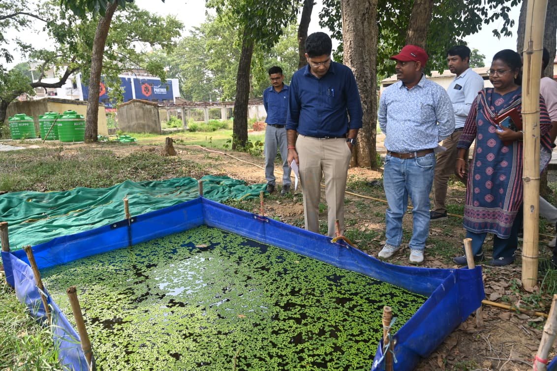 लोहरदगा के कुडू में कृषक पाठशाला, अस्पताल, कस्तूरबा विद्यालय और आंगनबाड़ी केंद्र का उपायुक्त ने किया निरीक्षण, कहा- सुविधाओं में लापरवाही बर्दाश्त नहीं, हर व्यवस्था को बनाएं मॉडल 14 16