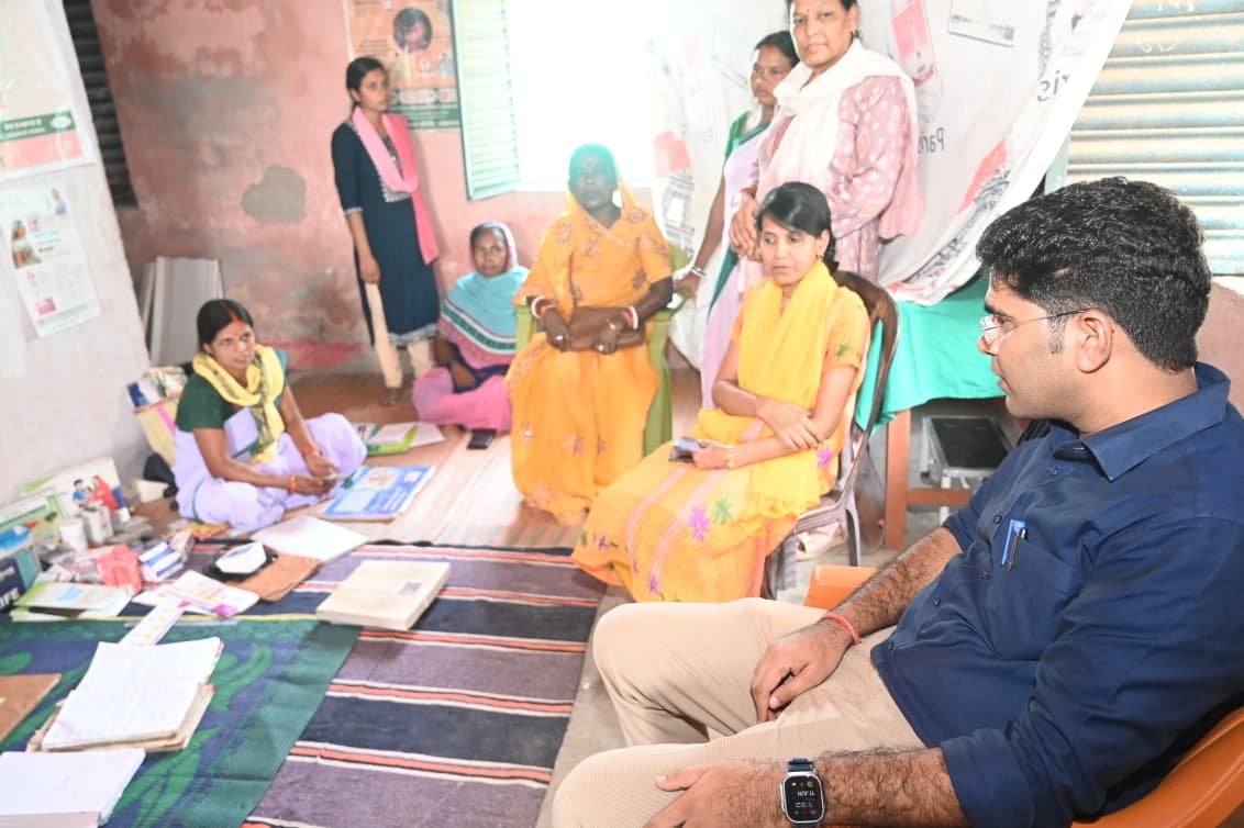 लोहरदगा के कुडू में कृषक पाठशाला, अस्पताल, कस्तूरबा विद्यालय और आंगनबाड़ी केंद्र का उपायुक्त ने किया निरीक्षण, कहा- सुविधाओं में लापरवाही बर्दाश्त नहीं, हर व्यवस्था को बनाएं मॉडल 3 4 2