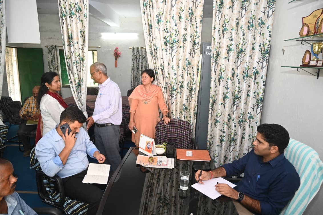 लोहरदगा के कुडू में कृषक पाठशाला, अस्पताल, कस्तूरबा विद्यालय और आंगनबाड़ी केंद्र का उपायुक्त ने किया निरीक्षण, कहा- सुविधाओं में लापरवाही बर्दाश्त नहीं, हर व्यवस्था को बनाएं मॉडल 6 7 2