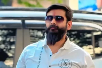 जमशेदपुर में पुलिस वैन से खींचकर करणी सेना के नेता को चाकू से गोदा, इलाज के दौरान TMH में मौत, बिष्टुपुर में भारी बवाल