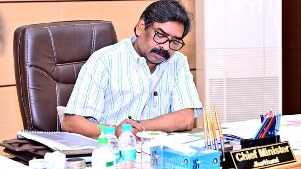 मुख्यमंत्री हेमंत सोरेन ने खान एवं भूतत्व और उद्योग विभाग की समीक्षा बैठक, अवैध खनन पर सख्ती का दिया निर्देश