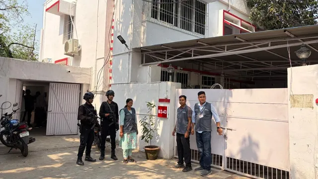 बिहार टेंडर घोटालाःनिलंबित IAS अधिकारी योगेश और अभिलाषा के घर SVU की रेड, दोनों फरार 1 SVU Raid 1781842346375 v