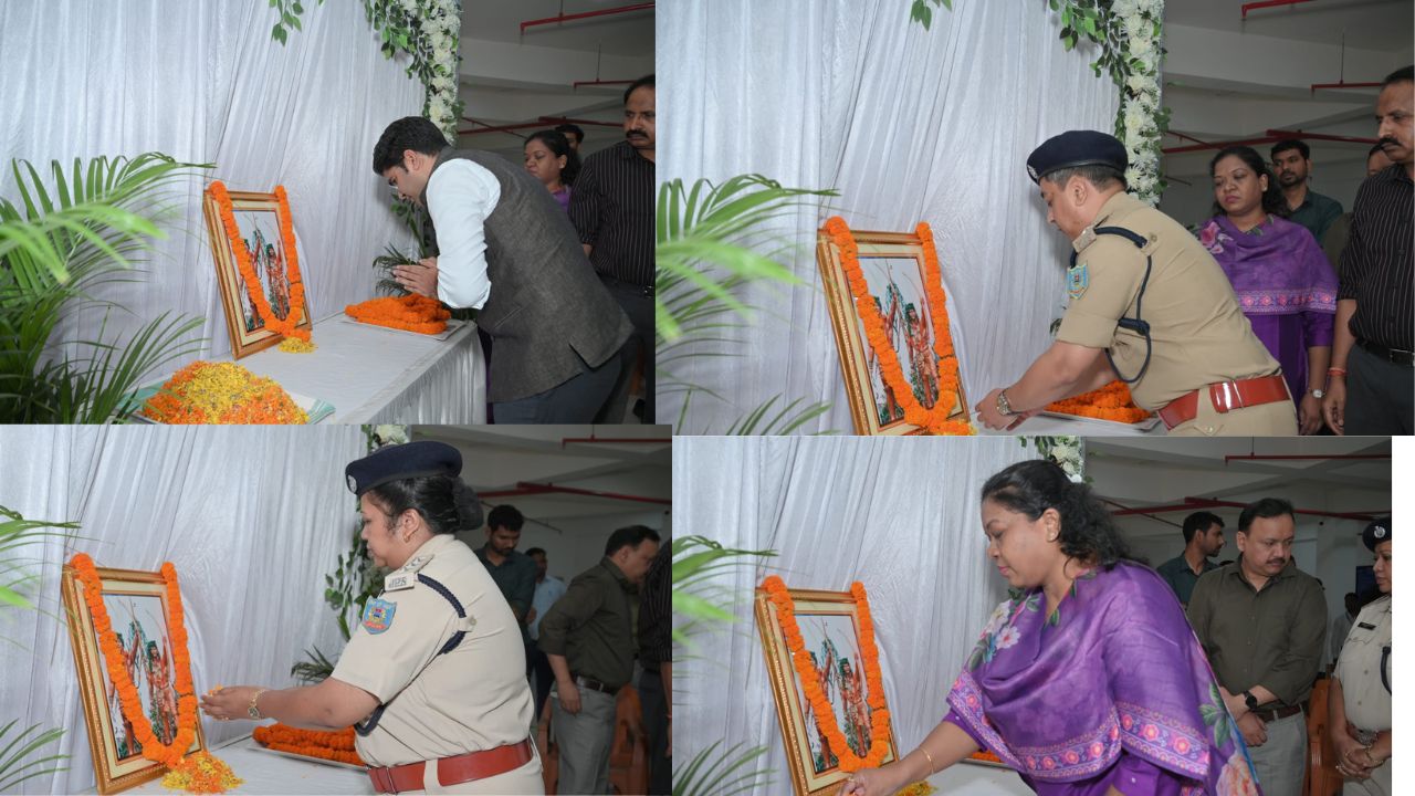 हूल दिवस पर सिधो-कान्हू के चित्र पर माल्यार्पण कर दी गई श्रद्धांजलि,लोहरदगा DC -SP ने महान वीर शहीदों के बलिदान को किया नमन