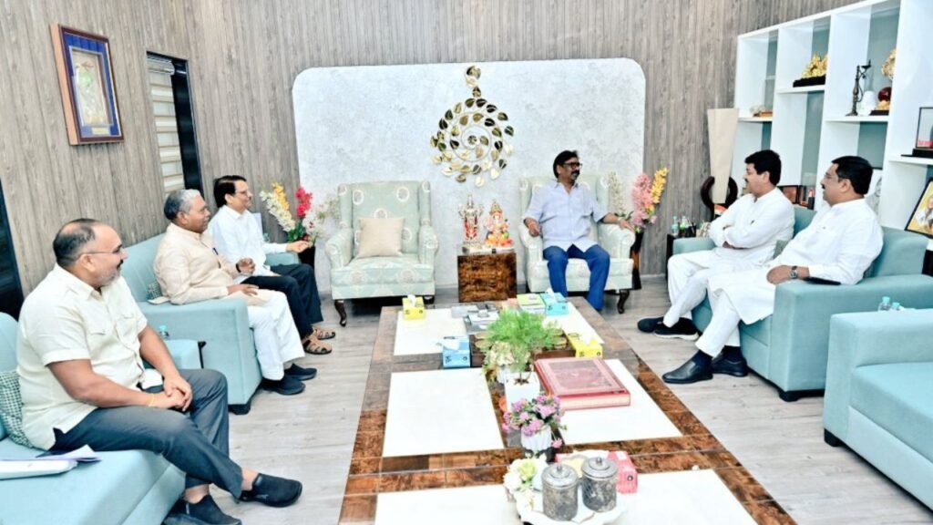 प्रणव झा की जीत सुनिश्चत करने मुख्यमंत्री हेमंत सोरेन से मिले कांग्रेस नेता, 18 जून को होगी गठबंधन की अग्निपरीक्षा!
