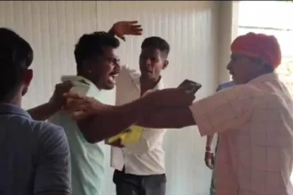 गुमला में कंपनी के मजदूरों ने एचआर मैनेजर और कर्मचारी को पीटा, बकाया भुगतान नहीं मिलने पर हंगामा