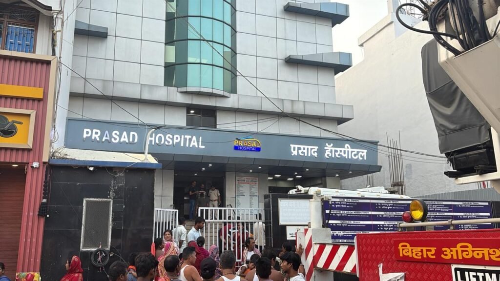 मुजफ्फरपुर के प्रसाद हॉस्पीटल में लगी भीषण आग, 10 मरीजों के मौत की आशंका