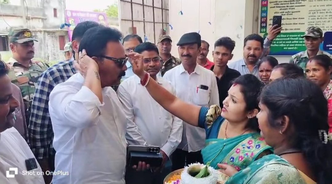 लोहरदगा सांसद सुखदेव भगत ने किस्को प्रखंड सभागार में की समीक्षा बैठक, कहा-जनता की समस्याओं का त्वरित समाधान हमारी सर्वोच्च प्राथमिकता 1 WhatsApp Image 2026 06 09 at 7.45.35 PM