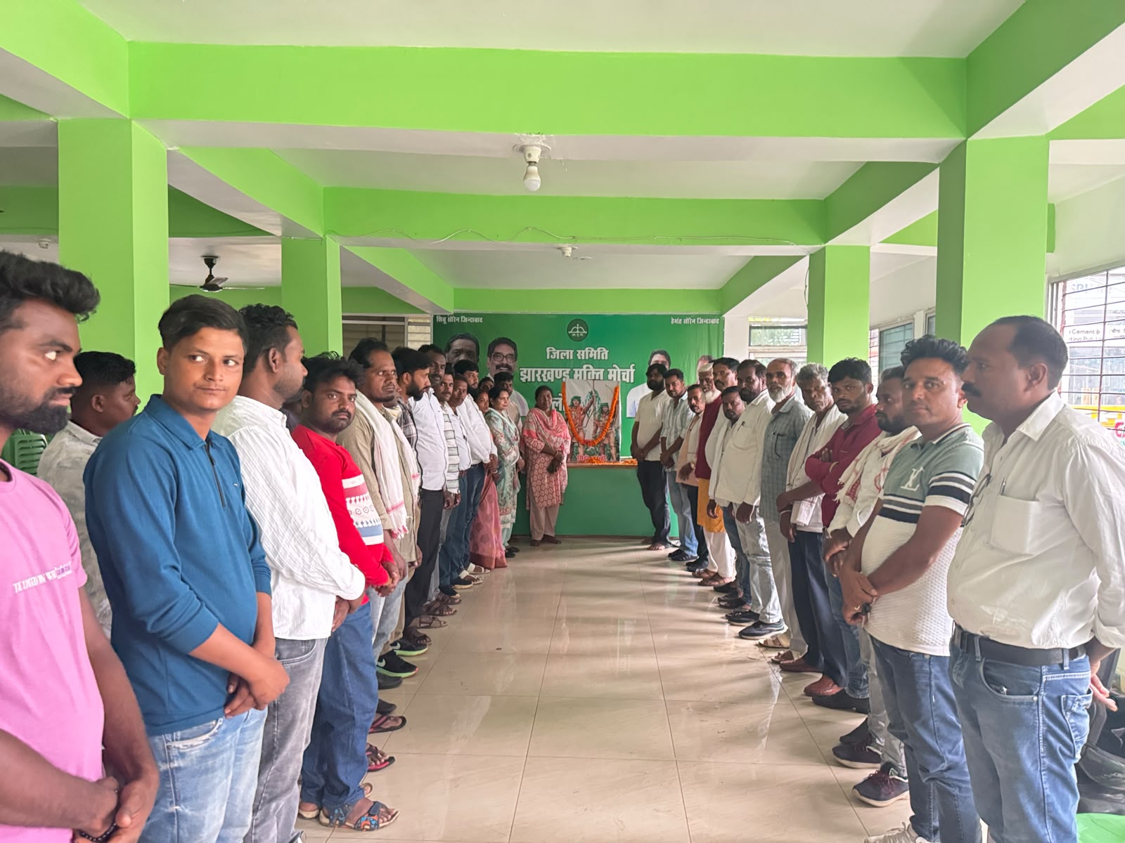 लोहरदगा में झामुमो जिला समिति ने हूल दिवस मनाया, शहीदों के बलिदान को किया याद