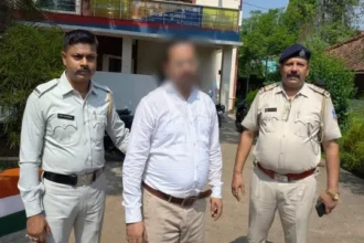 दूरसंचार कंपनी का मैनेजर नाबालिग बेटी का कर रहा था यौन शोषण, मां को छोड़ दूंगा... कह कर करता रहा प्रताड़ित,डॉक्टर के सामने खुला राज