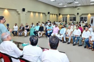 हेमंत सोरेन ने राज्यसभा चुनाव में वोटिंग से पहले विधायकों के साथ की बैठक, कांग्रेस ने जीत तय करने के लिए 6 सीनियर नेताओं को लगाया