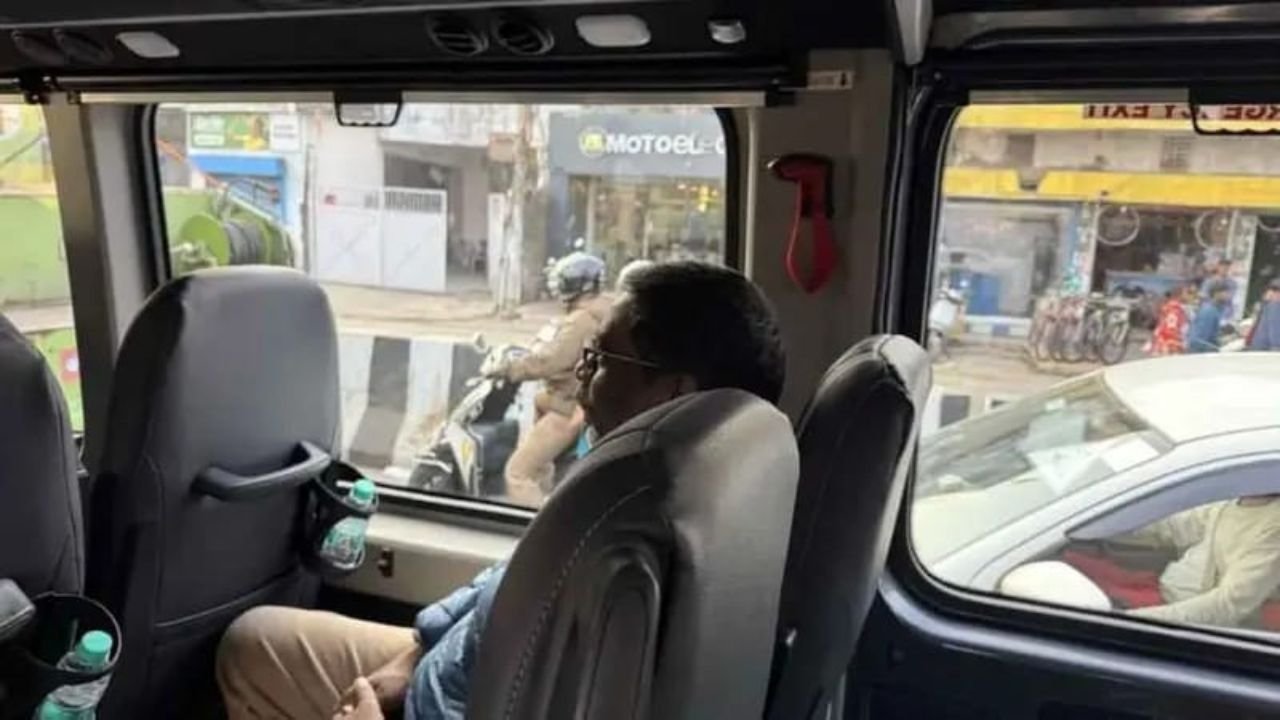 मुख्यमंत्री हेमंत सोरेन आम आदमी बनकर रांची की सड़कों पर उतरे, चौक-चौराहों पर यातायात व्यवस्था का लिया जायजा