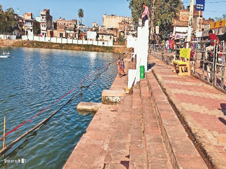 लोहरदगा के बड़ा तालाब में बड़ा खेल: एकरारनामा खत्म, टेंडर से पहले मछली निकासी पर उठे गंभीर सवाल 1 orig 1 1666980370