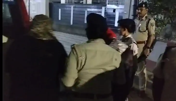 पटना के गांधी मैदान स्थित होटल में सेक्स रैकेट का खुलासा, 10 महिला-लड़कियों का रेस्क्यू,आपत्तिजनक सामान बरामद 1 058de626 8d48 4b53 9e45 fa0fff2c217f