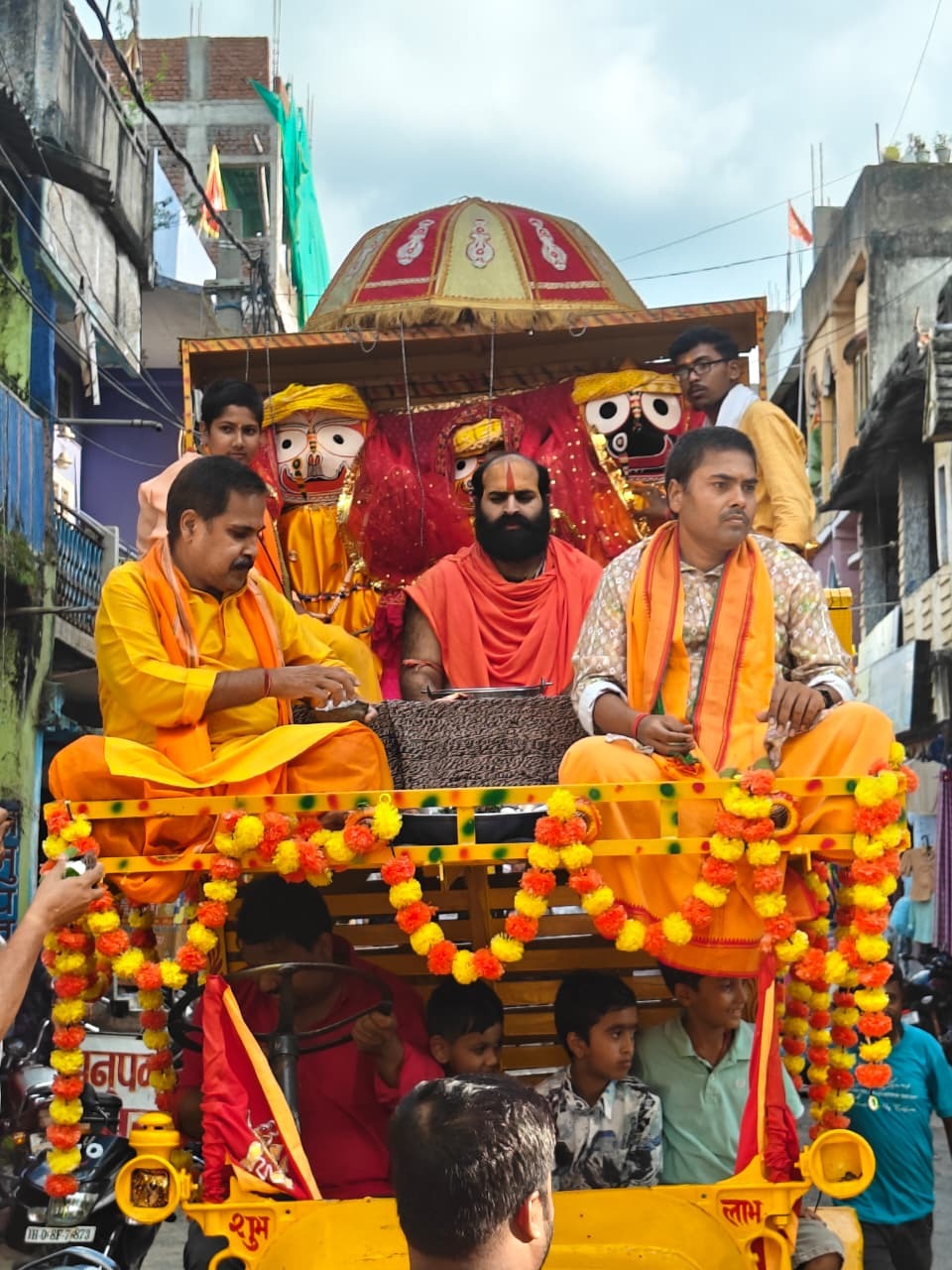 लोहरदगा में आस्था का महासंगम : घुरती रथ यात्रा के साथ धाम लौटे महाप्रभु, जय जगन्नाथ के जयघोष से गूंजा पूरा शहर से लेकर प्रखंड मुख्यालय 1 1 16
