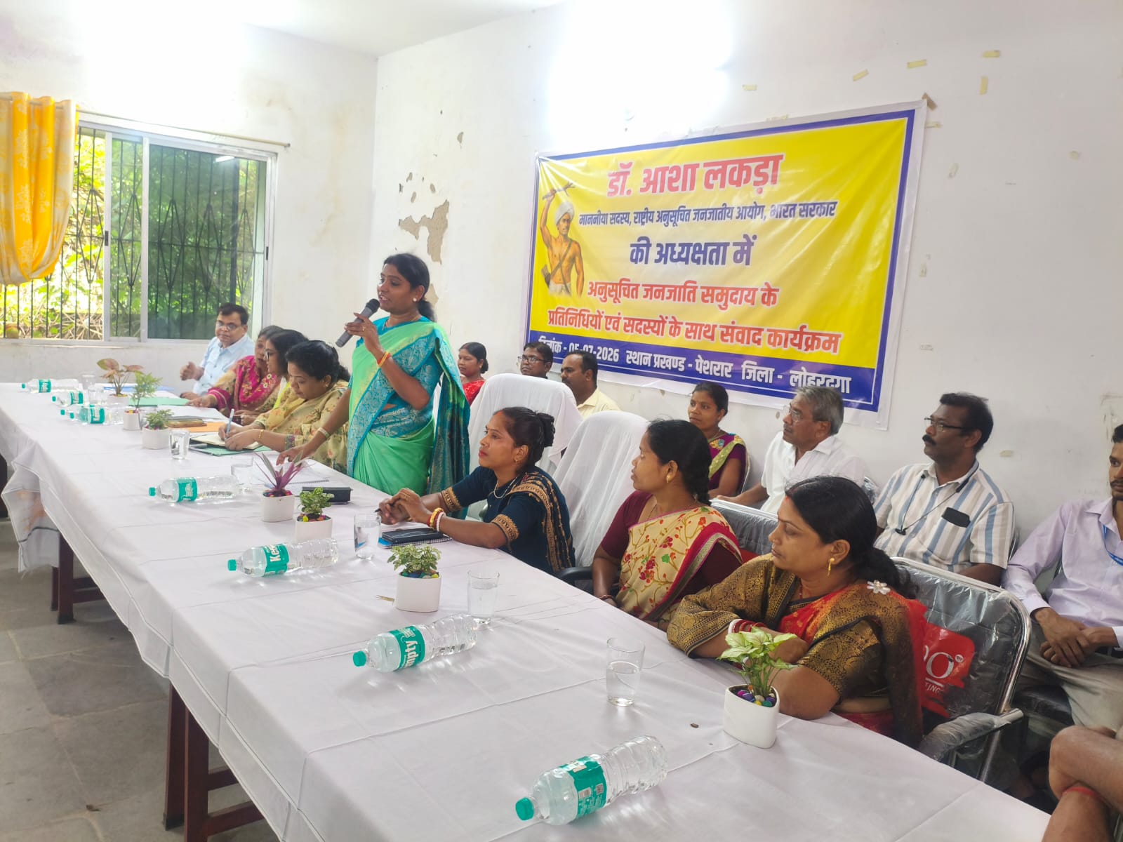 लोहरदगा के पेशरार में राष्ट्रीय अनुसूचित जनजाति आयोग की सदस्य डा.आशा लकड़ा का जनसंवाद :आदिवासी इलाकों की समस्याओं पर अफसरों को दिया एक्शन प्लान 10 10 1