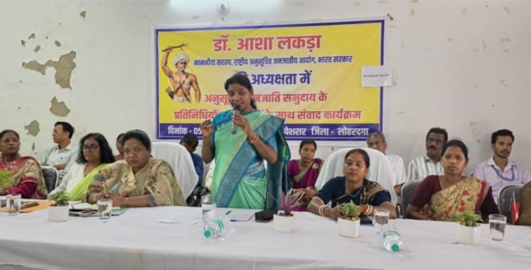 लोहरदगा के पेशरार में राष्ट्रीय अनुसूचित जनजाति आयोग की सदस्य डा.आशा लकड़ा का जनसंवाद :आदिवासी इलाकों की समस्याओं पर अफसरों को दिया एक्शन प्लान 9 109