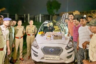 मोतिहारी में एक करोड़ का जाली नोट बरामद, नोटों की गड्डी के बीच मिला हथियार